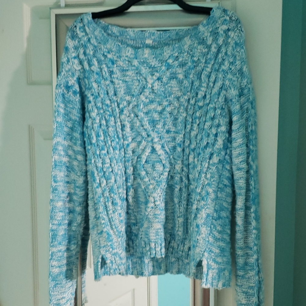 AMERICAN EAGLE TURQUOISE BLUE AND WHITE SWEATER